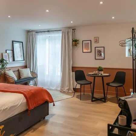 Le Logis D'origine. Hotel Marly-le-Roi