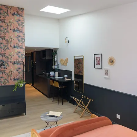 Hotel Le Logis D'origine. Marly-le-Roi