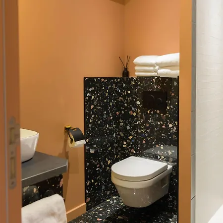Le Logis D'origine. Hotel Marly-le-Roi