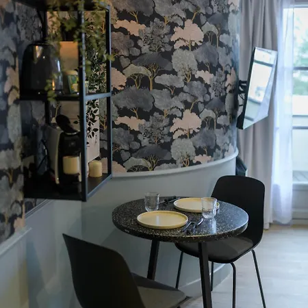 Hotel Le Logis D'origine. Marly-le-Roi
